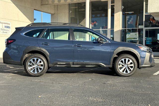 Used 2025 Subaru Outback AWD/4WD image 3