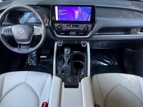 Certified 2025 Toyota Grand Highlander AWD Hybrid image 12