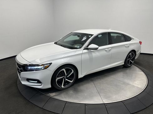 Used 2019 Honda Accord Sport image 4