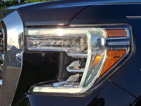 Certified 2021 GMC Sierra 1500 Denali w/ Denali Ultimate Package AWD/4WD image 9