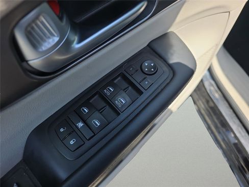 Used 2024 Chrysler Pacifica Select FWD image 21