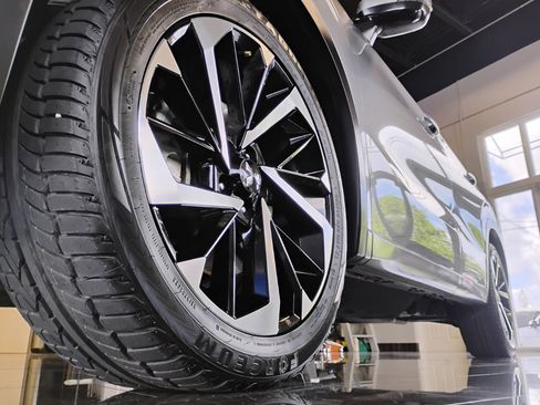 Used 2023 Mitsubishi Outlander SEL image 3