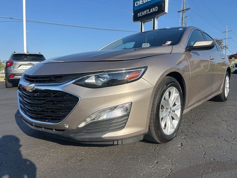 Used 2025 Chevrolet Malibu LT image 3