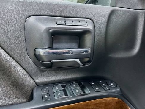 Used 2018 Chevrolet Silverado 1500 High Country AWD/4WD image 16