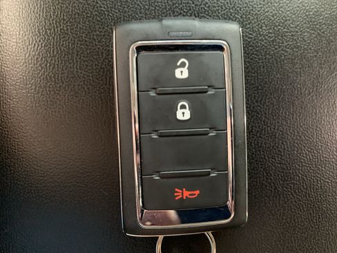 Used 2023 Jeep Grand Cherokee Laredo RWD image 29