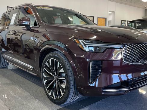 Used 2025 Volvo XC90 T8 Ultra w/ Lounge Package image 6