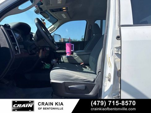 Used 2018 RAM 2500 Tradesman w/ Chrome Appearance Group AWD/4WD image 8