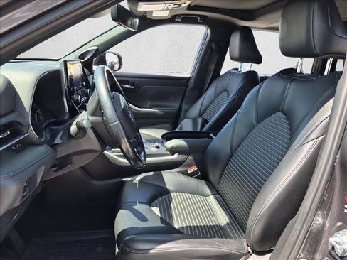 Used 2021 Toyota Highlander XSE AWD/4WD image 10
