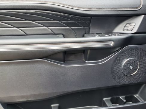 Used 2019 Ford Expedition Platinum AWD/4WD image 16