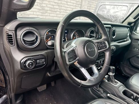 Used 2021 Jeep Gladiator Overland w/ Popular Equipment Package image 9