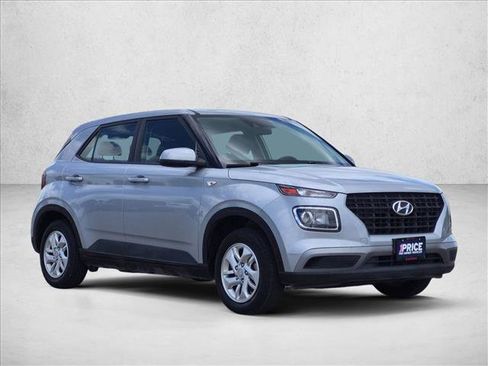Used 2021 Hyundai Venue SE FWD image 3