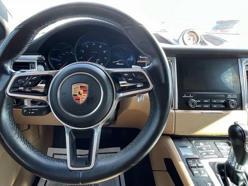 Used 2018 Porsche Macan AWD/4WD image 16