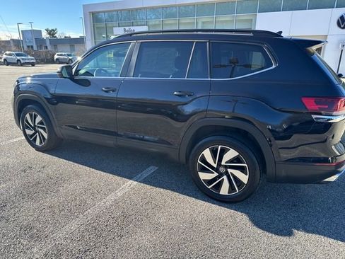 Certified 2025 Volkswagen Atlas SE image 6