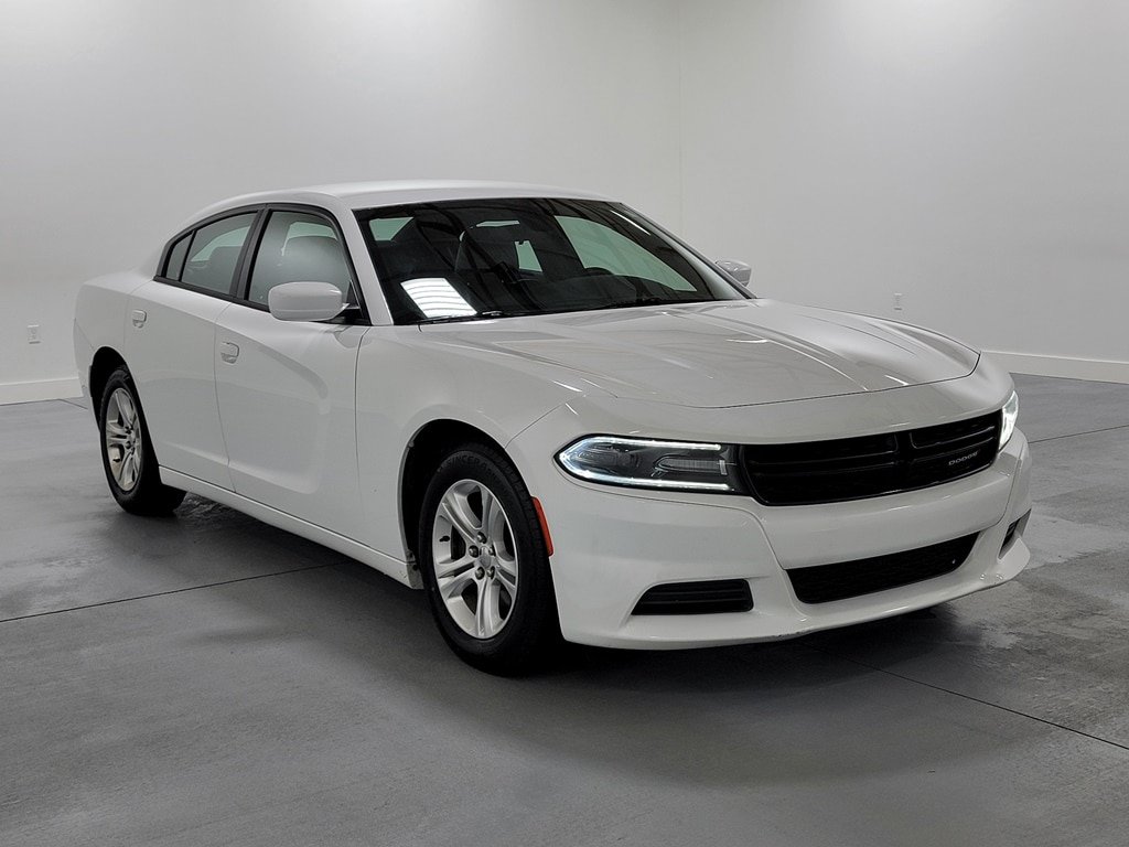 Used 2020 Dodge Charger SXT w/ Leather Interior Group RWD image 2