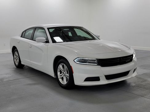 Used 2020 Dodge Charger SXT w/ Leather Interior Group RWD image 2