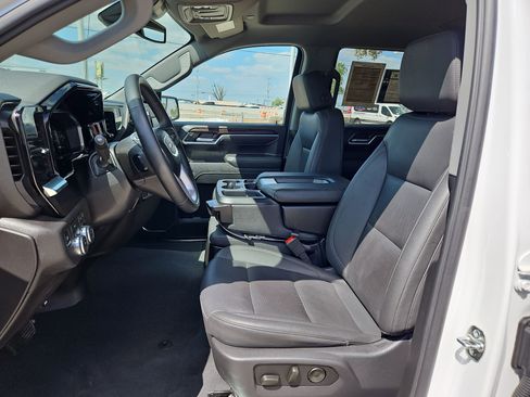 Certified 2026 GMC Sierra 1500 SLT image 9