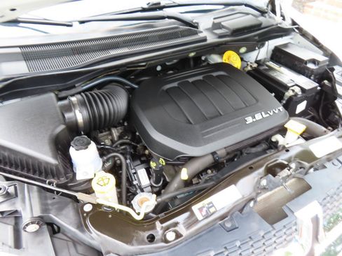 Used 2018 Dodge Grand Caravan SE FWD image 29