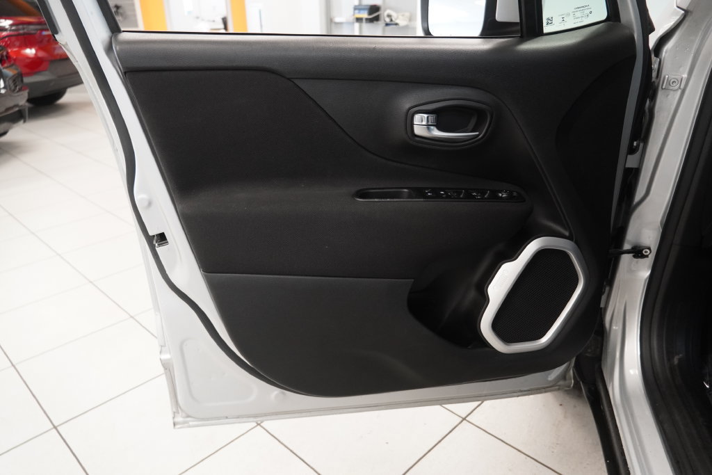 Used 2021 Jeep Renegade Latitude w/ Luxury Group I AWD/4WD image 15