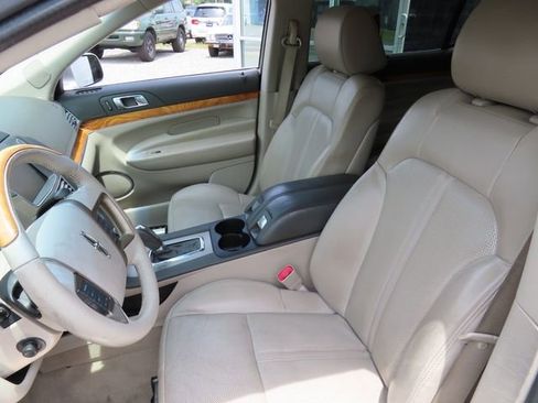 Used 2010 Lincoln MKT 2WD image 16