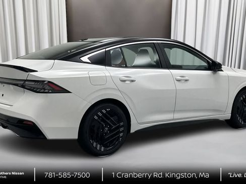 New 2027 Nissan Sentra SR w/ SR Premium Package FWD image 5