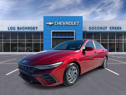 Used 2023 Nissan Rogue SV image 4