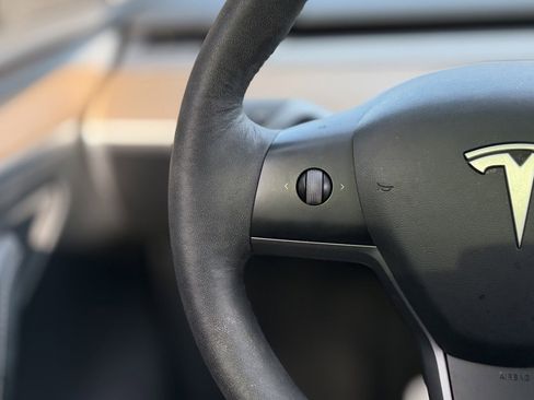 Used 2022 Tesla Model Y Performance image 43