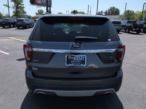 Used 2017 Ford Explorer XLT w/ Equipment Group 202A FWD image 6