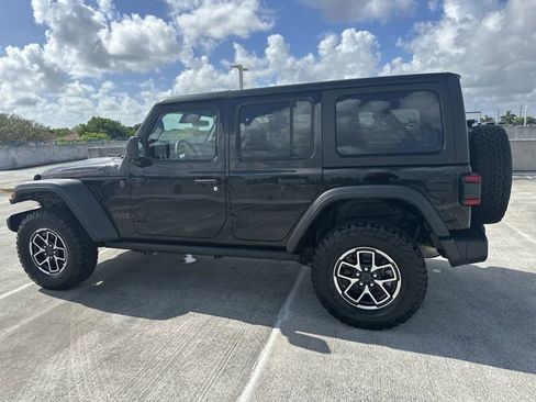 Used 2024 Jeep Wrangler Unlimited Rubicon AWD/4WD image 17