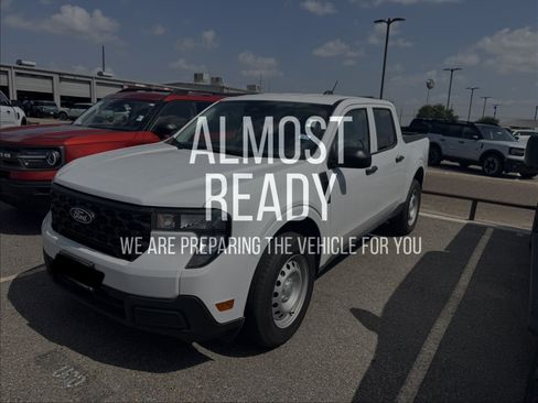 Used 2025 Ford Maverick XL FWD image 2