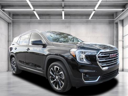 Used 2023 GMC Terrain SLT w/ Infotainment Package II image 1