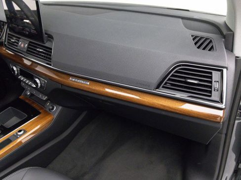 Used 2021 Audi Q5 e Premium w/ Convenience Package image 26