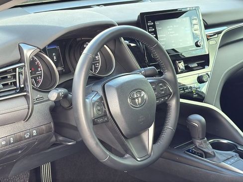 Used 2022 Toyota Camry SE image 9