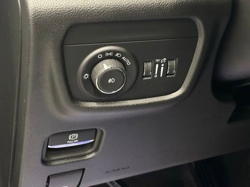 Used 2024 Jeep Grand Cherokee Limited w/ Black Appearance Package AWD/4WD image 19