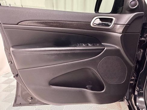 Used 2018 Jeep Grand Cherokee Altitude image 28