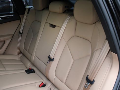 Certified 2025 Porsche Macan image 28