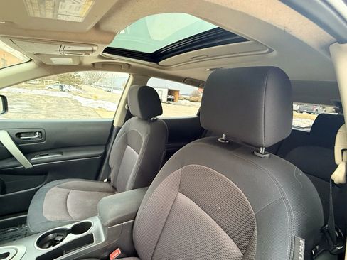 Used 2011 Nissan Rogue SV w/ Premium Pkg image 16