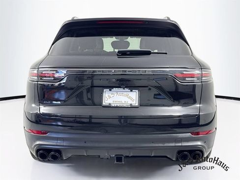 Used 2023 Porsche Cayenne Platinum Edition AWD/4WD image 6