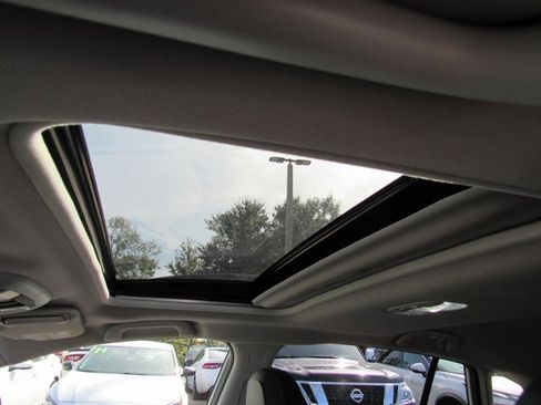 Used 2022 Subaru Crosstrek 2.5i Limited w/ Moonroof Package 1 image 15