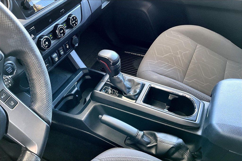 Used 2018 Toyota Tacoma TRD Off-Road w/ Technology Package AWD/4WD image 5
