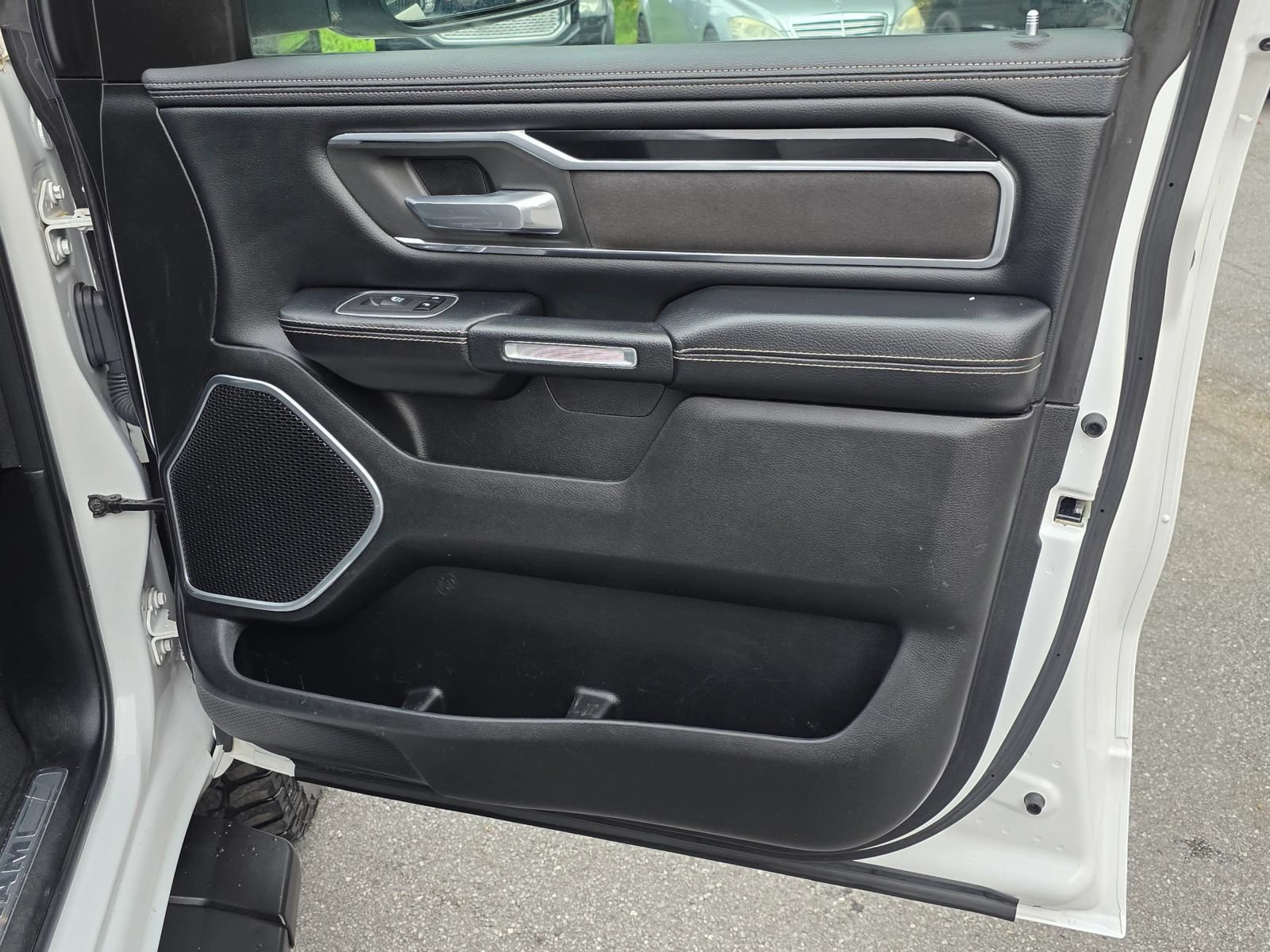 Used 2020 RAM 1500 Laramie w/ Sport Appearance Package AWD/4WD image 32