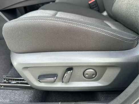 Certified 2025 Nissan Rogue SV AWD/4WD image 10