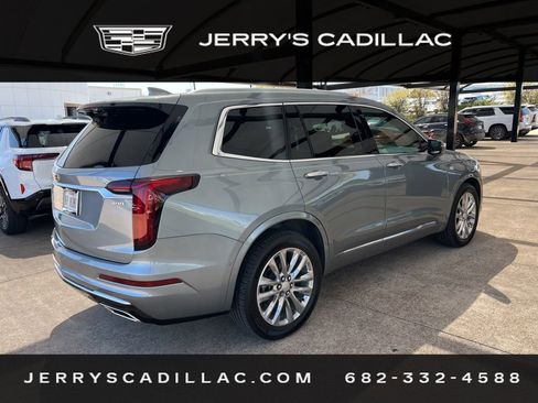 Used 2023 Cadillac XT6 Premium Luxury w/ Technology Package image 4