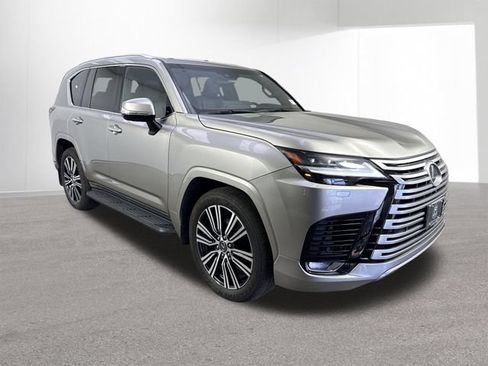 Used 2024 Lexus LX 600 4WD w/ Luxury Package image 3