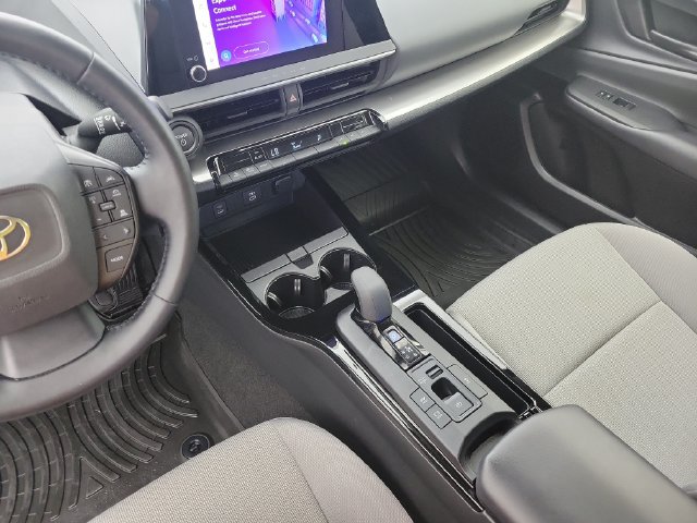 Used 2024 Toyota Prius LE FWD image 28
