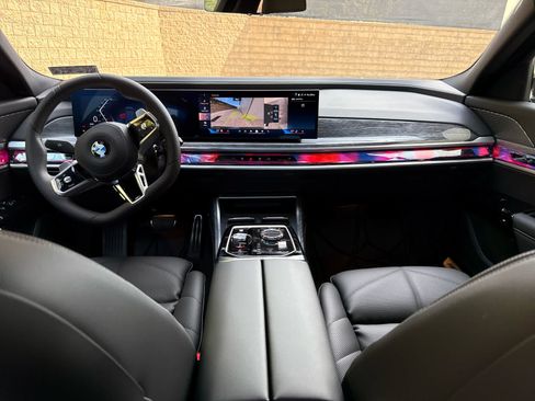 Used 2026 BMW 740i xDrive w/ Premium Package AWD/4WD image 7