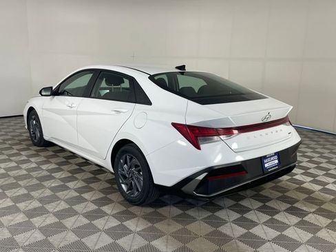 Used 2025 Hyundai Elantra Hybrid FWD image 21