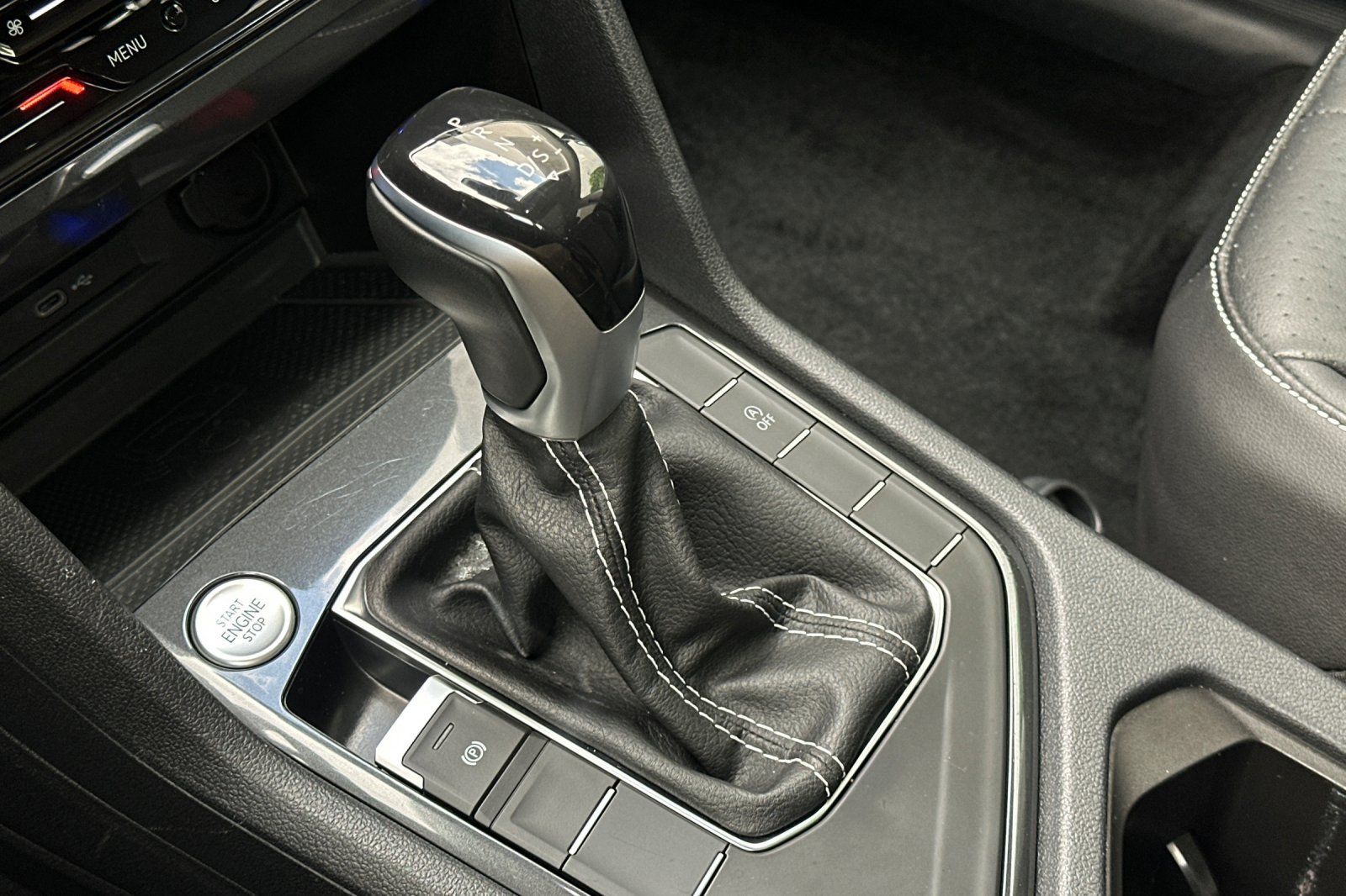 Used 2023 Volkswagen Tiguan SE w/ Panoramic Sunroof Package FWD image 22