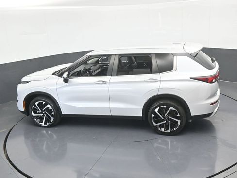 Used 2022 Mitsubishi Outlander SE image 54