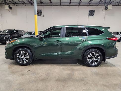 Used 2023 Toyota Highlander XLE FWD image 7
