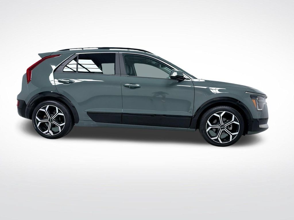 Used 2024 Kia Niro SX Touring FWD image 10